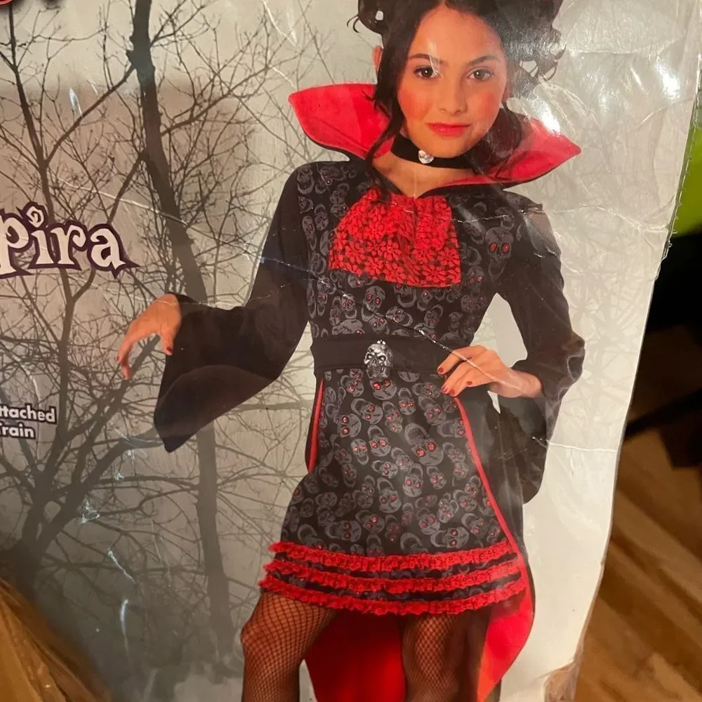 Vamperina  - Picture 2 of 16